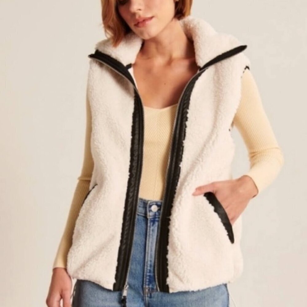 NWOT Abercrombie & Fitch fleece sherpa full-zip vest off-white black trim Sz S